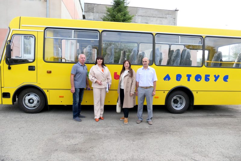 У Тисмениці закупили автобус для "особливих" дітей (ФОТО)