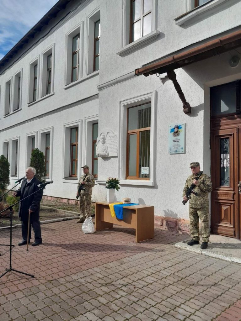 У Долині відкрили меморіальну дошку в пам'ять бойової медикині 7 391592151 351625187242803 1157018290391783519 n