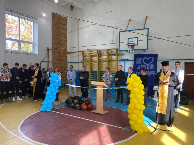 У Рожнятові відкрили й освятили перший сучасний скеледром (ФОТО)