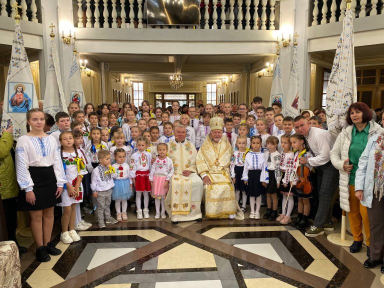 У Брошнів-Осаді відзначили 20-літній ювілей храму Вознесіння Господнього (ФОТО) 3 У Брошнів-Осаді відзначили 20-літній ювілей храму Вознесіння Господнього (ФОТО)