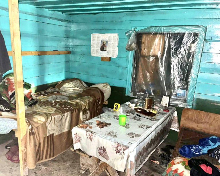 Житель Верховинщини вдарив ножем "товариша по чарці": його затримали (ФОТО) 7 Житель Верховинщини поранив ножем "товариша по чарці" з Чернівецької області (ФОТО)