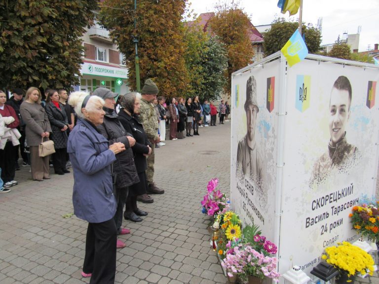 Бійцям з Надвірнянщини посмертно присвоїли військові нагороди (ФОТО) 9 394301940 711501317677198 2389780535410972887 n