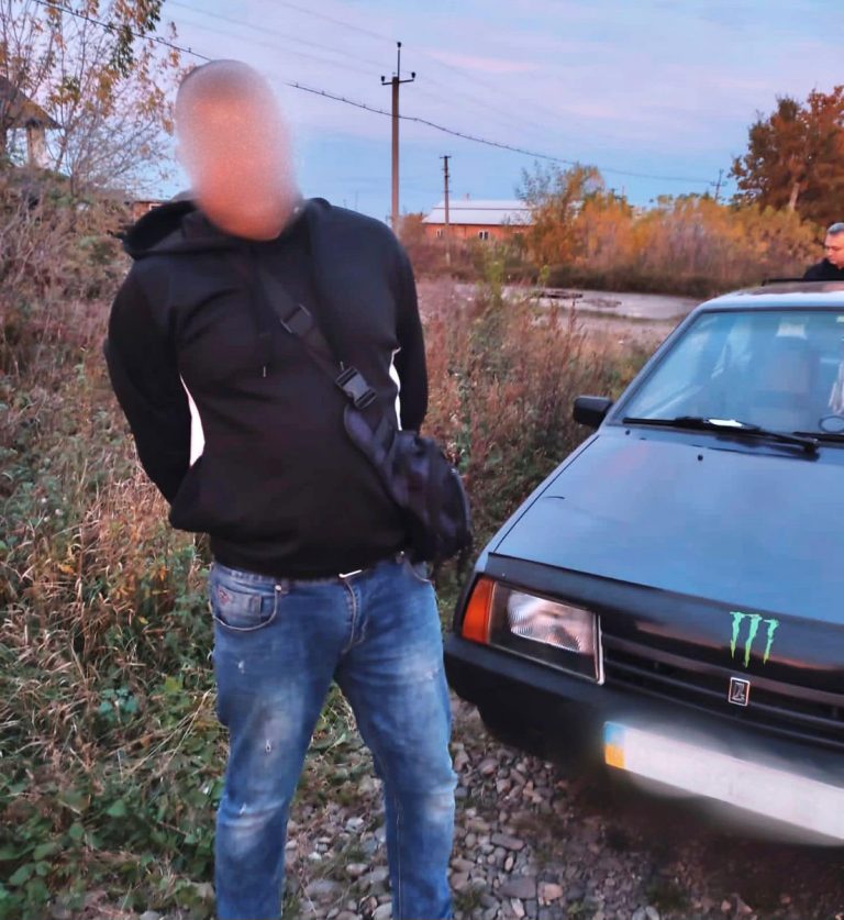 Взяв випробувати в їзді й не повернув: у Снятині псевдопокупець вкрав чужу машину (ФОТО) 3 Взяв випробувати в їзді й не повернув: у Снятині псевдопокупець вкрав чужу машину (ФОТО)