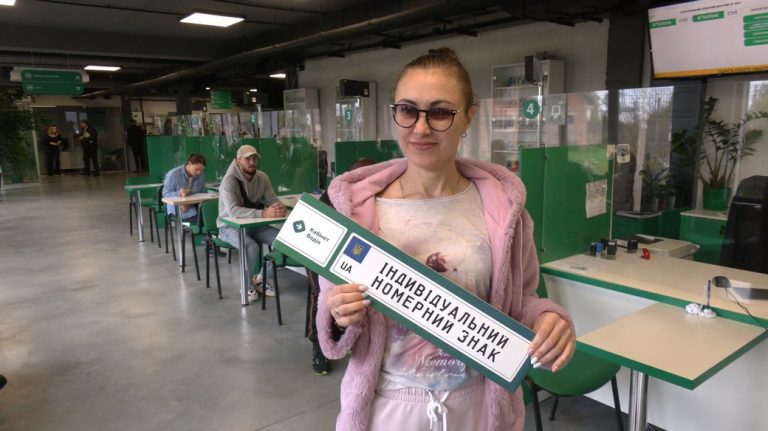 На Франківщині водії стали частіше оформляти індивідуальні номерні знаки (ВІДЕО)