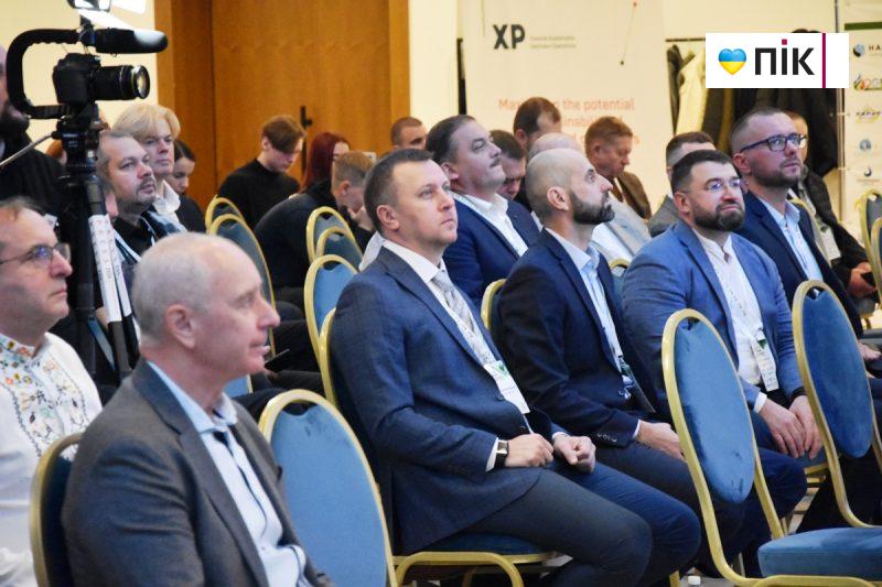 Об'єднання потенціалу ІФНТУНГ з ключовими галузевими компаніями: на Прикарпатті розпочався Міжнародний нафтогазовий форум (ФОТО) 6 DSC 0024 scaled