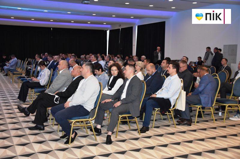 «Україна має стати флагманом розвитку нових джерел енергії»: на Прикарпатті відбувся Міжнародний нафтогазовий форум (ФОТОрепортаж) 35 DSC 0156 scaled