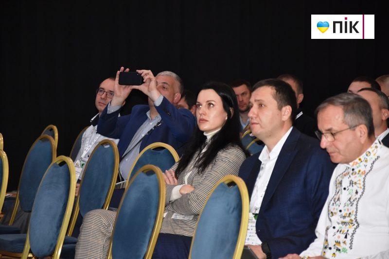 «Україна має стати флагманом розвитку нових джерел енергії»: на Прикарпатті відбувся Міжнародний нафтогазовий форум (ФОТОрепортаж) 39 DSC 0166 scaled