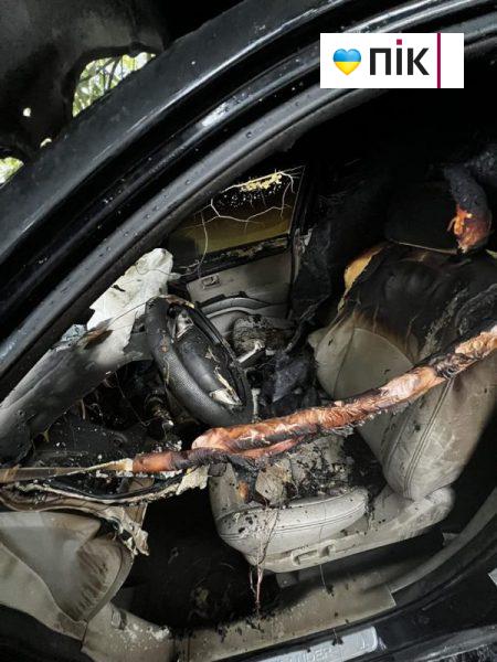 Згоріли вщент: у Бурштині невідомі вночі підпали два автомобілі (ФОТО, ВІДЕО)