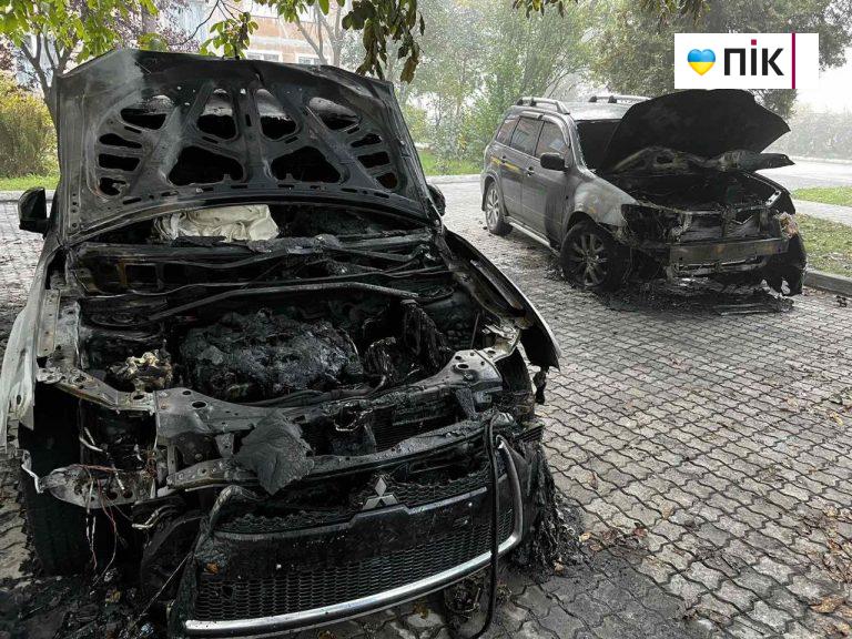 Згоріли вщент: у Бурштині невідомі вночі підпалили два автомобілі (ФОТО, ВІДЕО) 2 Згоріли вщент: у Бурштині невідомі вночі підпали два автомобілі (ФОТО, ВІДЕО)