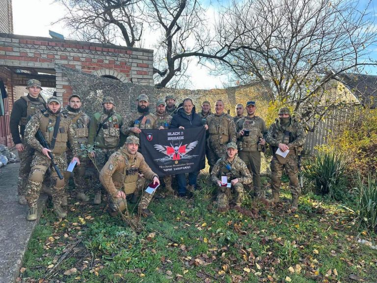 Мер Франківська побував на Донеччині: передав бійцям допомогу з тилу (ФОТО) 5 2 6