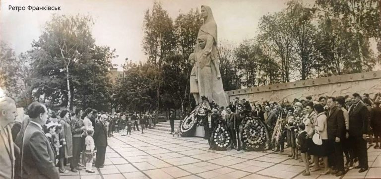Ретро: 56 років тому у Франківську відкрили реконструйоване меморіальне кладовище (ФОТО) 9 251761430 3099257463677913 2678401369204360029 n