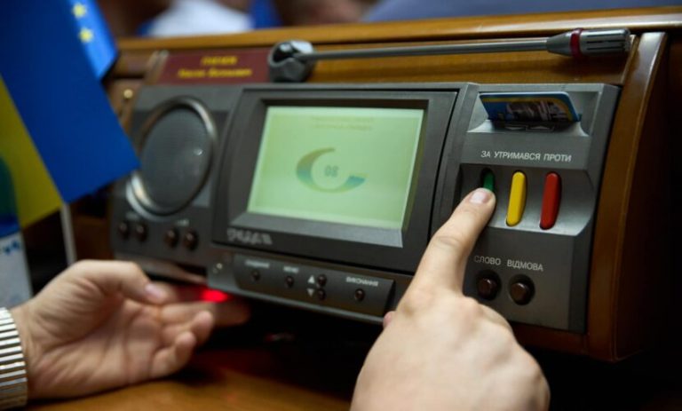Рада перенесла підвищення податків для ФОПів 8 Верховна Рада
