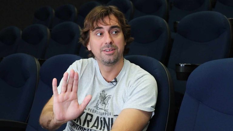 В Івано-Франківську покажуть моновиставу Олексія Гнатковського «Про що мовчать чоловіки або Дикун forever» 5 В Івано-Франківську покажуть моновиставу Олексія Гнатковського «Про що мовчать чоловіки або Дикун forever»