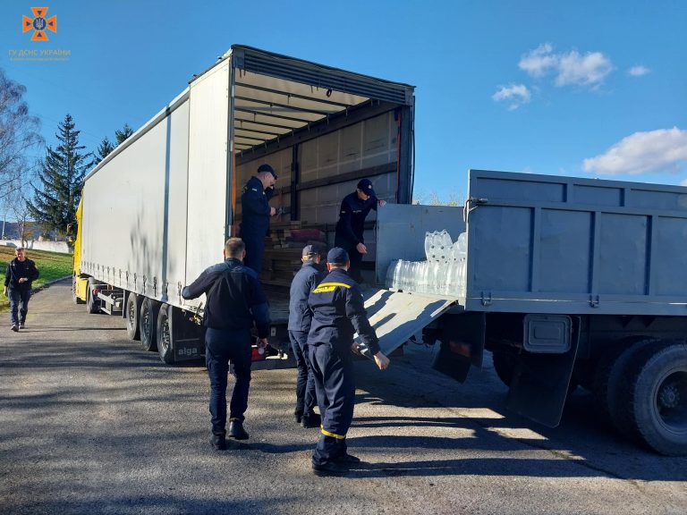 Прикарпатські рятувальники передали допомогу колегам з Ізюму: що саме (ФОТО) 6 400722018 651134277175939 2546851098838198 n