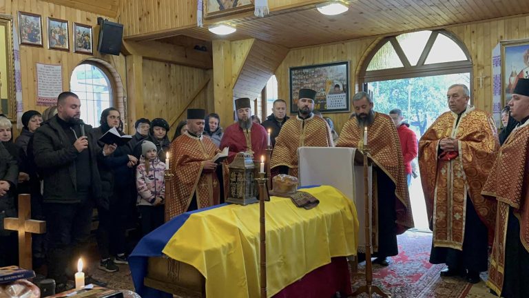 Був щирим та відповідальним: на Надвірнянщині попрощалися з полеглим воїном (ФОТО) 9 401099586 768912408394624 5634744638998552812 n