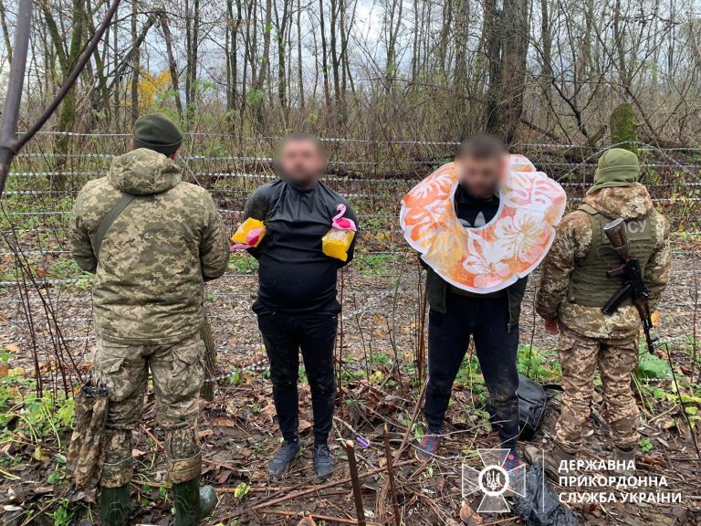 На Закарпатті двоє чоловіків намагалися перепливти Тису: "озброїлися" дитячим колом (ФОТО) 4 401857922 674736184836814 2709332441501504894 n
