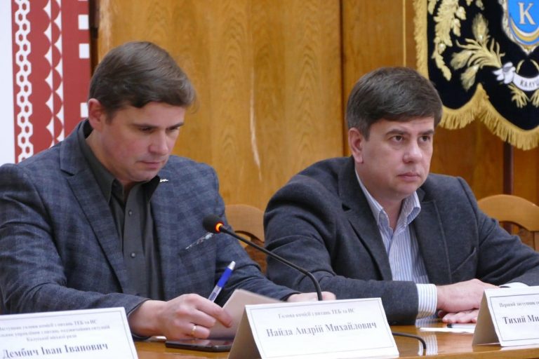 У Калуші на кожен пункт незламності виділили 50 літрів пального: де вони розташовані 3 У Калуші на кожен пункт незламності виділили 50 літрів пального: де вони розташовані