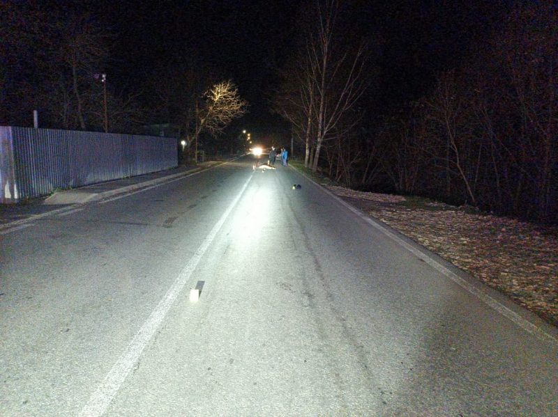 На Верховинщині посеред дороги знайшли 23-річного хлопця: його збила машина (ФОТО)