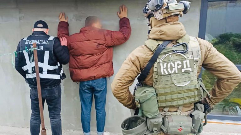 Прикарпатські поліцейські викрили «наркозбувачів» (ФОТО) 6 403716492 339765468697689 4019748784948506265 n