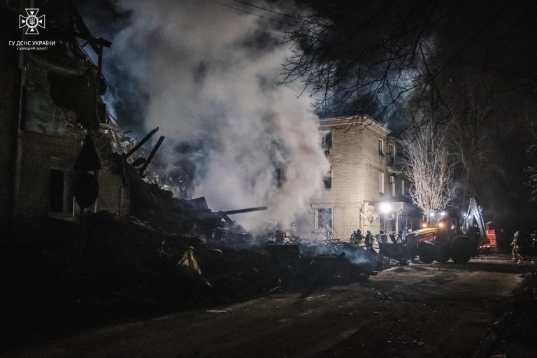 У Покровську на Донеччині з-під завалів врятували немовля (ВІДЕО) 4 У Покровську на Донеччині з-під завалів врятували немовля (ВІДЕО)