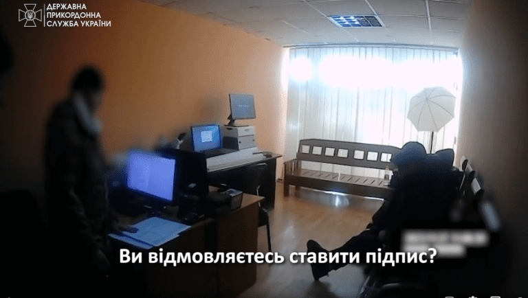 Фальшиві документи та хабар: як киянин намагався виїхати за кордон (ВІДЕО)