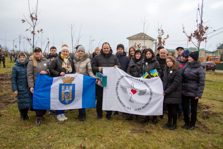У Франківській громаді з'явився дубовий гай пам’яті Героїв (ФОТО) 8 405755226 926991112330479 7518788698372011721 n