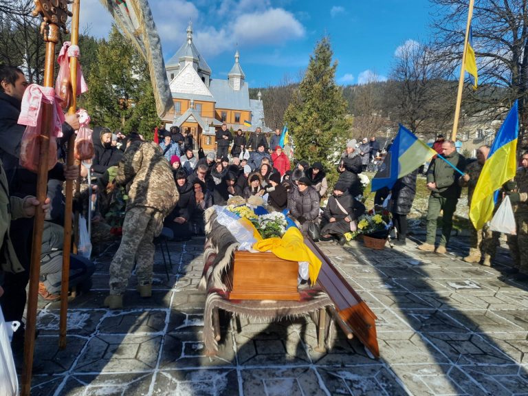 На Прикарпатті провели в останню путь воїна Василя Фогіля (ФОТО) 13 405870589 660059539646981 5472399790990784371 n
