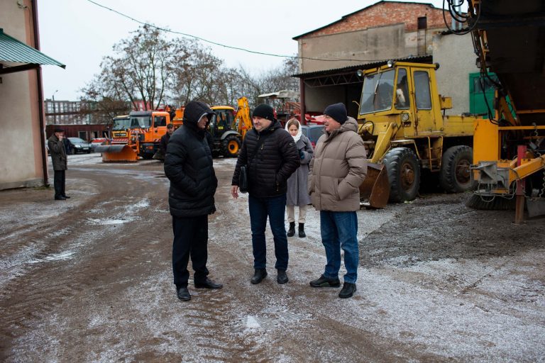 Піскосоляну суміш взагалі не закупляли: мер Франківська перевірив, чи готове місто до зими