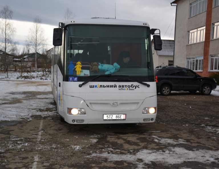 Надвірній подарували шкільний автобус із Чехії (ФОТО) 1 406646386 779401680679030 1926915684566452032 n