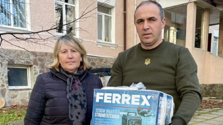 У Верховині п'ятеро пенсіонерів постійно підтримують військових громади