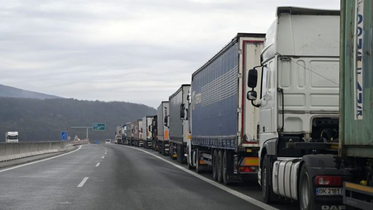 У Держприкордонслужбі розповіли про плани словацьких перевізників на кордоні з Україною 9 У Держприкордонслужбі розповіли про плани словацьких перевізників на кордоні