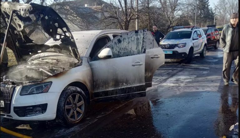 Вогнеборці ліквідували пожежу автомобіля в Коломийському районі (ФОТО) 2 1 10