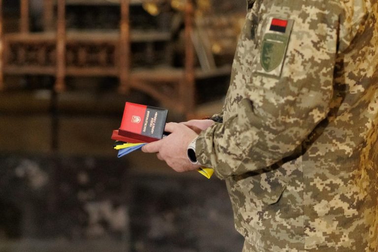 У Львові вручили ордени "Хрест Героя" рідним загиблих бійців з Прикарпаття 10 2 17