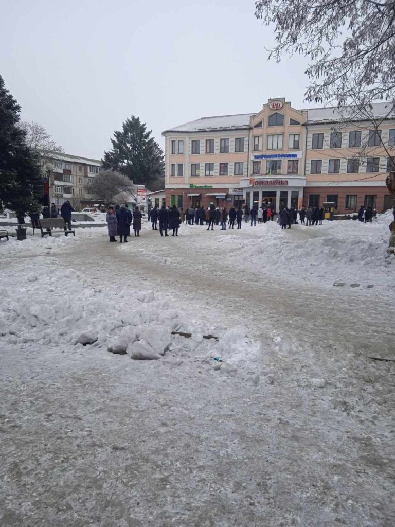 Всі кошти для ЗСУ: у Бурштині люди протестували проти будівництва оглядової вежі (ФОТО) 3 Всі кошти для ЗСУ: у Бурштині люди протестували проти будівництва оглядової вежі (ФОТО)