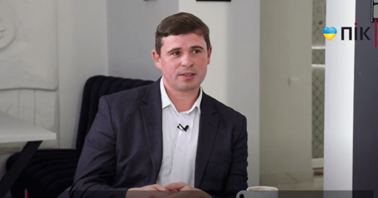 Ніякі дороги робити не будуть: яким буде для Калуша 2024 рік (ВІДЕО) 3 Знаю, що далі буде: мер Калуша пояснив, чому в місті не поставили головну ялинку (ВІДЕО)