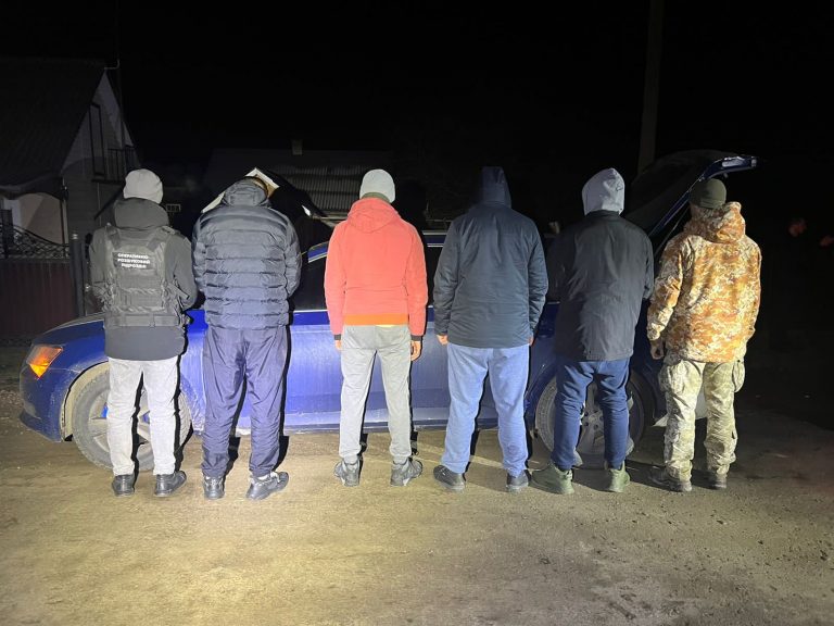 Біля кордону з Румунією затримали авто з ухилянтами: яка відповідальність їм загрожує (ВІДЕО) 11 410930513 691660629811036 1390779418355664358 n
