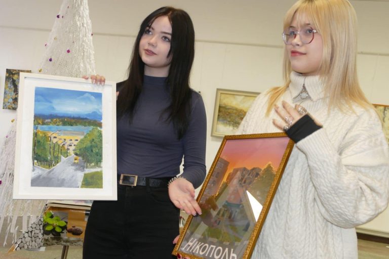 На Калущину завітали школярі з Нікополя: передали ангела та розповіли про мрії (ФОТО) 10 411912379 389837740234399 449039251173402600 n
