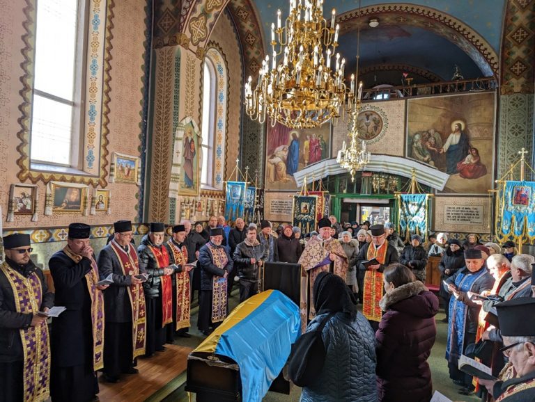 На Прикарпаття попрощалися із військовим Євгеном Бодлаком (ФОТО) 10 412645563 669071665401964 8128251475162816852 n