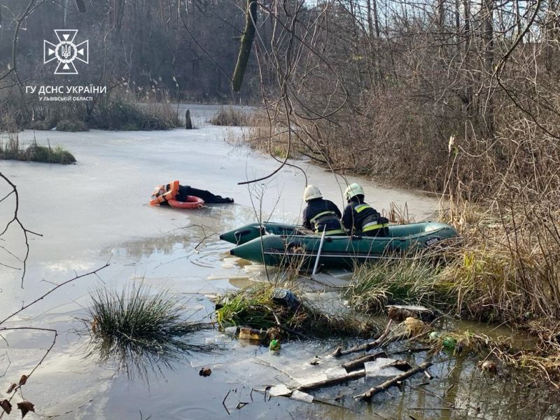 У Львівській області дитина провалилася під лід на озері (ФОТО)