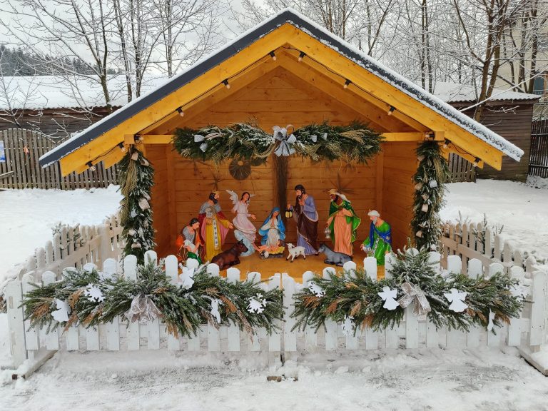 У Ворохті та Татарові встановили Різдвяні шопки (ФОТО) 11 413025698 6958874764148290 8896647411187425597 n