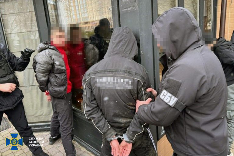 На Волині викрили банду, яка «вибивала» гроші у пораненого військового (ФОТО)