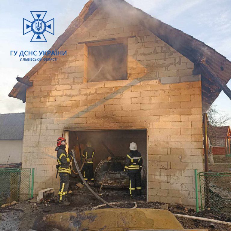 На Львівщині вщент згорів автомобіль (ФОТО) 7 414960830 698036649088539 4962891015839074273 n