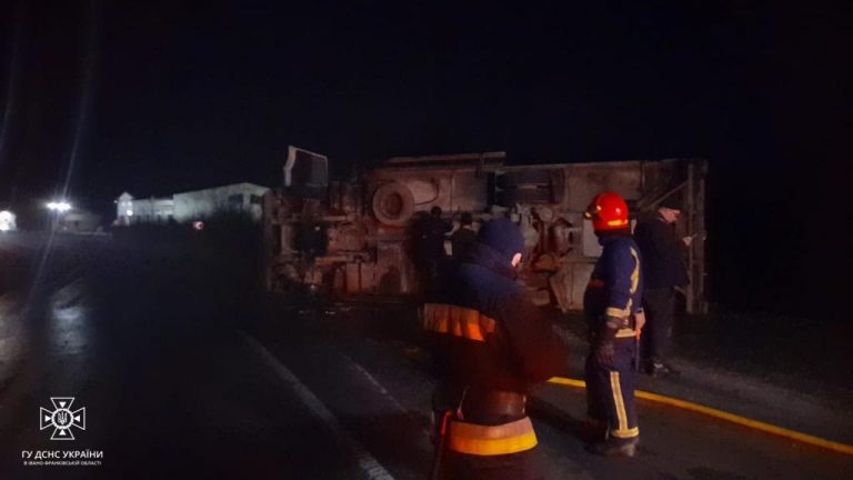 Вночі у Бурштині перекинулася вантажівка (ФОТО) 1 415811587 678284131127620 4961374403555670503 n 1