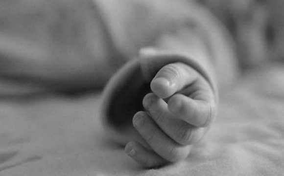 На Калущині знайшли мертву новонароджену дитину: матір розшукують