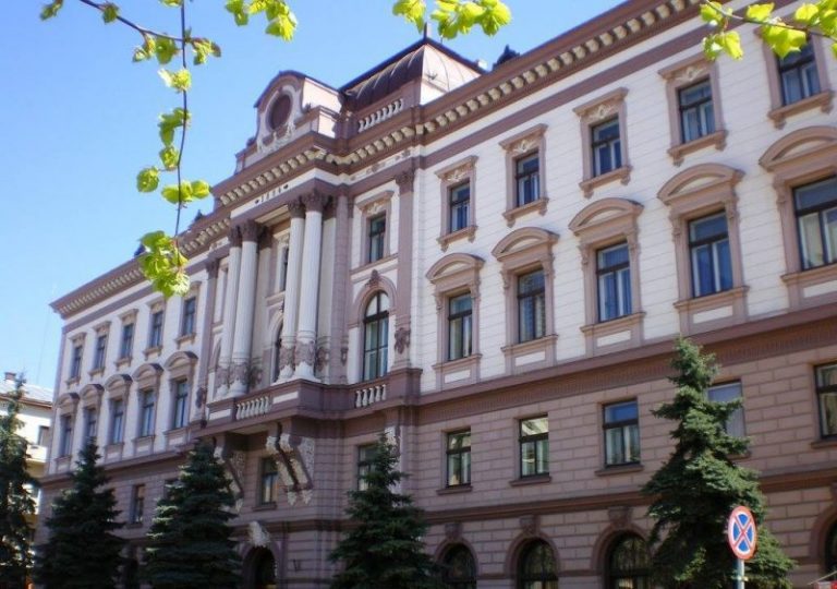 В ІФНМУ завершили службову перевірку в зв'язку із використанням російської літератури під час навчання 9 ifnmu scaled 1