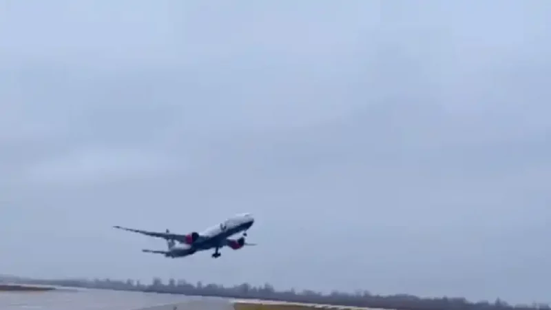 Без пасажирів та вантажу: з аеропорту Бориспіль вилетів цивільний літак (ВІДЕО)