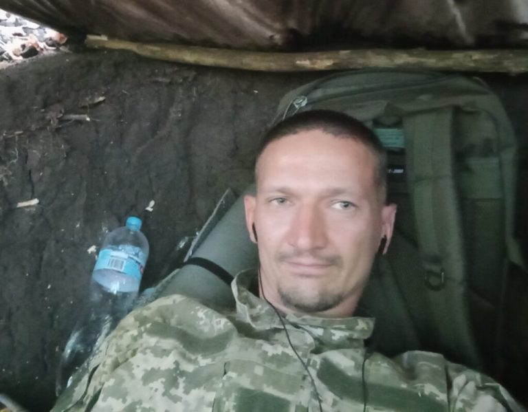 Залужний нагородив почесним нагрудним знаком бойового медика з Прикарпаття (ФОТО) 4 img 20231209 174506 904 1024x799 1