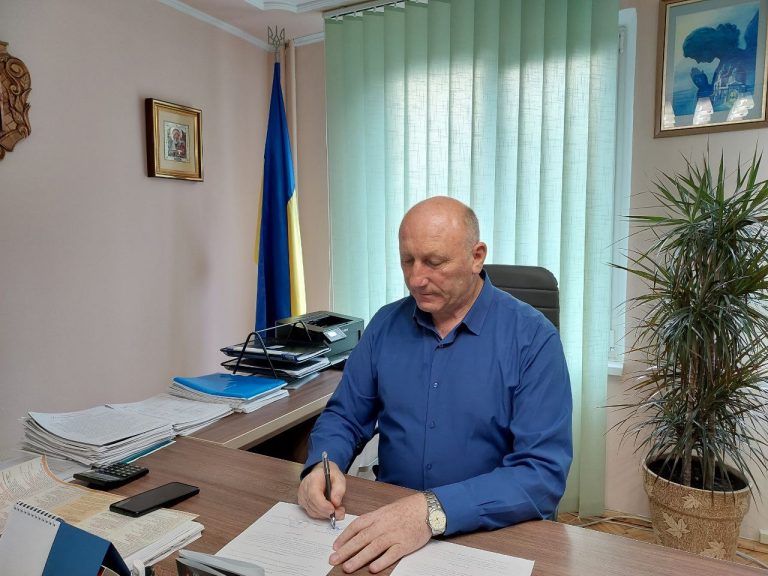 У Бурштині невідомі "зламали" сторінку мера Василя Андрієшина у Фейсбук 3 У Бурштині невідомі "зламали" сторінку мера Андрієшина у Фейсбук