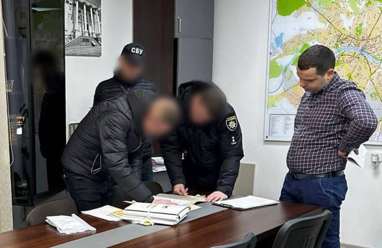 СБУ викрила посадовців Ужгородської міськради на розкраданні бюджетних коштів 5 photo1703068825