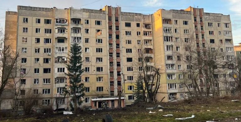 Ракетний удар по Львову: ракета влучила у житловий будинок, горить ліцей (ФОТО, ВІДЕО) 12 photo 2023 12 29 09 04 36